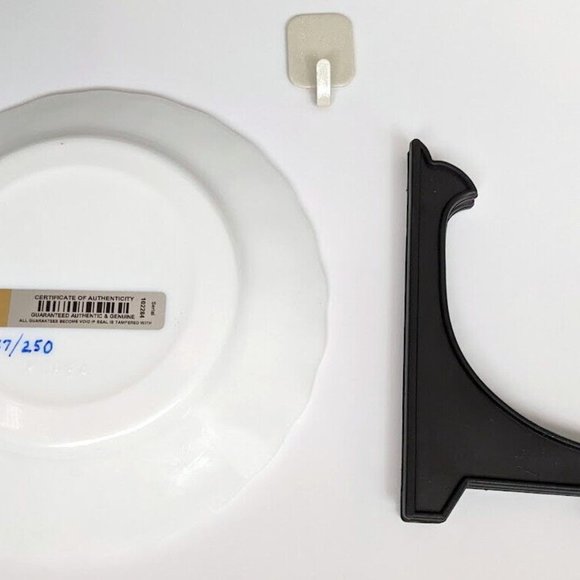 Twilight Vampire Movie Ceramic Plate Limited Edition Numbered with FREE stand - Picture 4 of 4